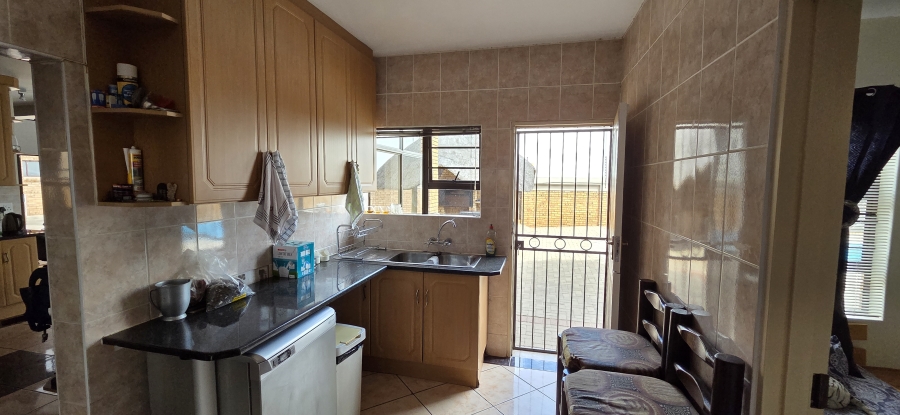 4 Bedroom Property for Sale in Roylglen Gardens Northern Cape